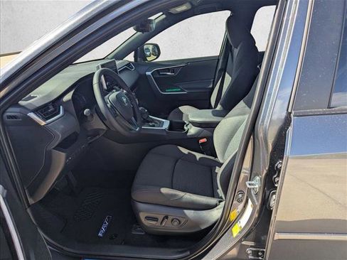 New 2025 Toyota RAV4 SE image 4