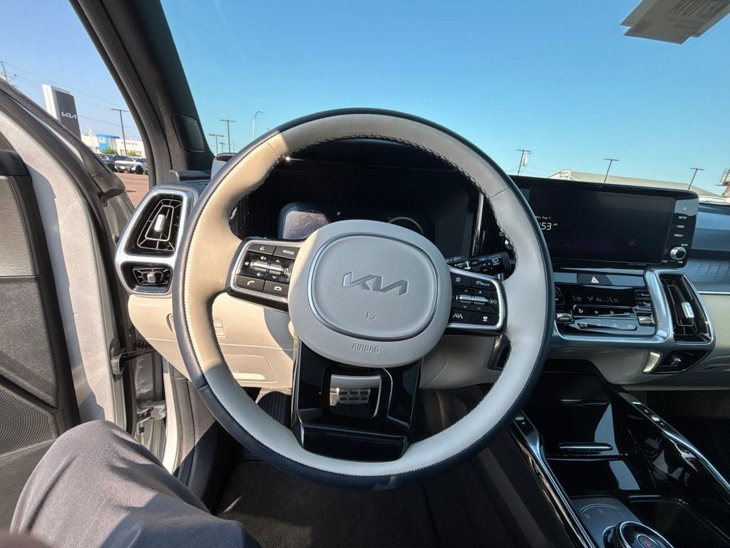 Used 2023 Kia Sorento SX Prestige AWD/4WD image 14