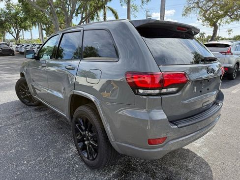 Used 2019 Jeep Grand Cherokee Altitude image 2