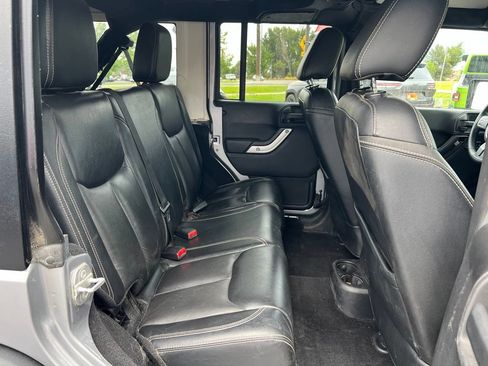 Used 2015 Jeep Wrangler Unlimited Rubicon w/ Dual Top Group AWD/4WD image 23
