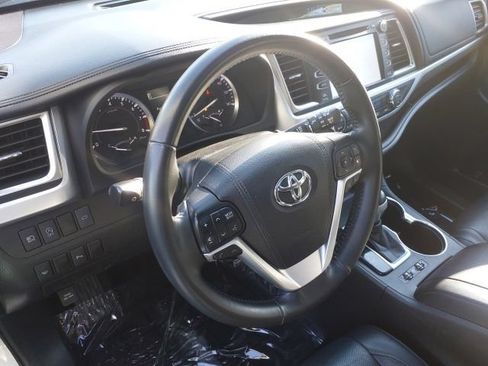Used 2017 Toyota Highlander Limited AWD/4WD image 5