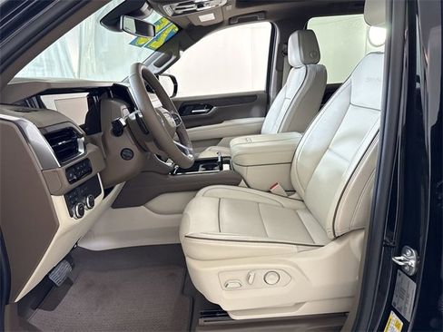 Used 2025 GMC Yukon Denali w/ Sun & Power Step Package image 24