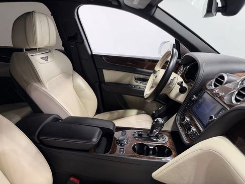 Used 2018 Bentley Bentayga Mulliner AWD/4WD image 35