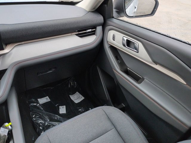 New 2026 Ford Explorer Active RWD image 17