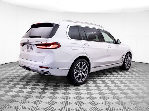 Used 2025 BMW X7 xDrive40i w/ Premium Package AWD/4WD image 5
