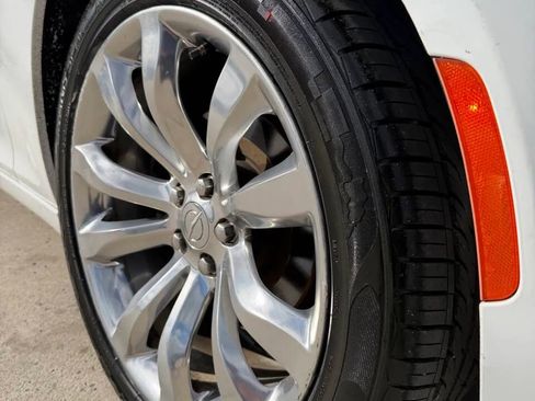 Used 2019 Chrysler 300 Limited RWD image 9