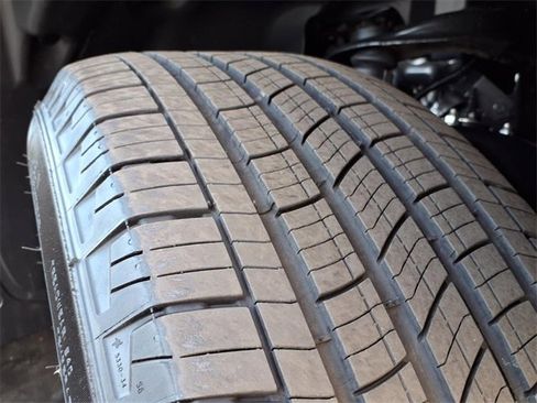 Used 2025 Nissan Frontier SV image 35