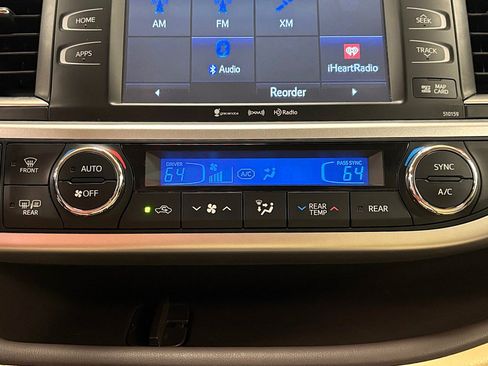 Used 2016 Toyota Highlander XLE AWD/4WD image 26