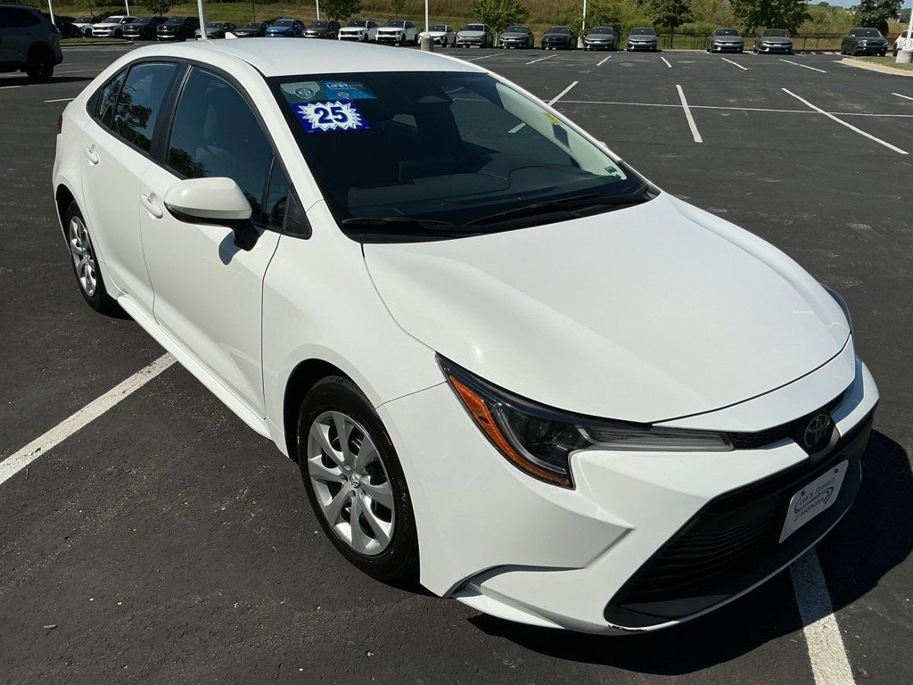 Used 2025 Toyota Corolla LE FWD image 16