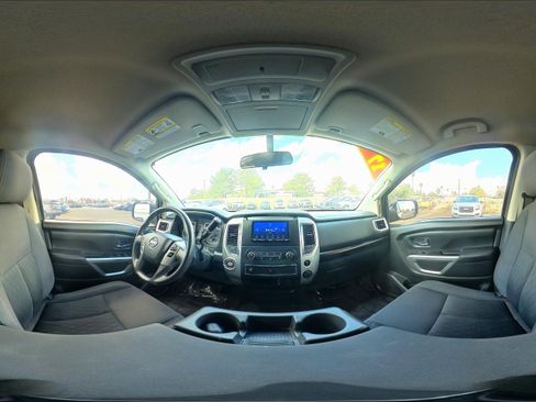 Used 2017 Nissan Titan SV image 33