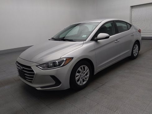Used 2017 Hyundai Elantra SE image 2