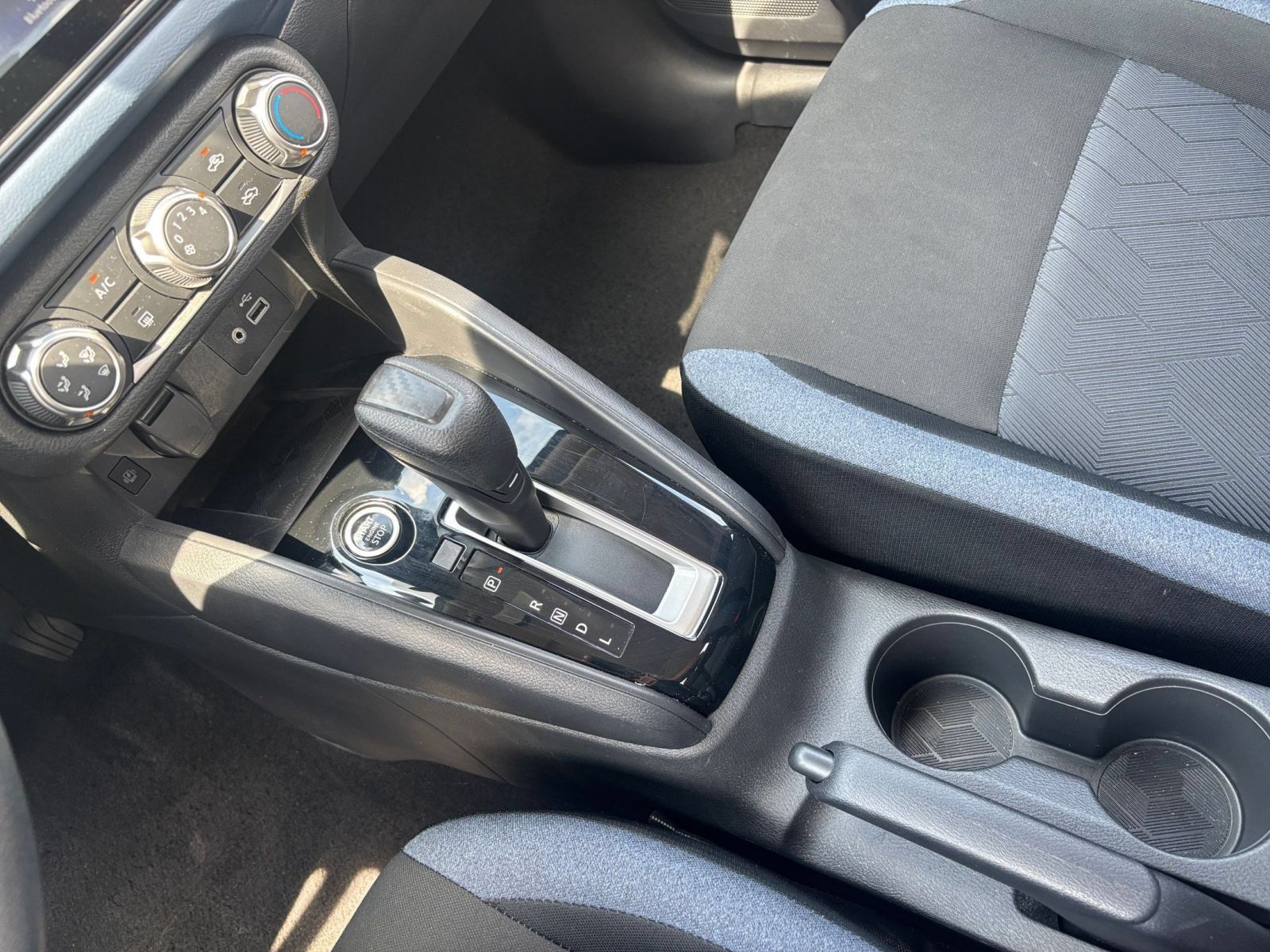 Used 2025 Nissan Versa SV FWD image 38