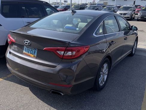 Used 2017 Hyundai Sonata SE FWD image 2