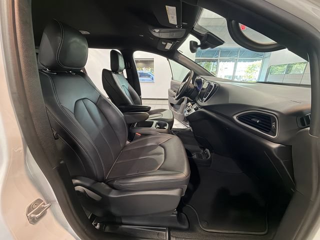 Used 2026 Chrysler Pacifica Select FWD image 13