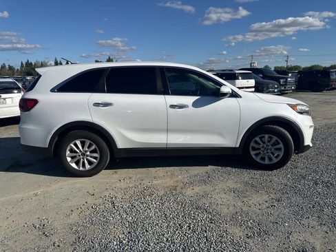 Used 2019 Kia Sorento LX image 4