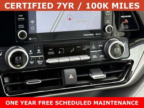 Used 2021 Toyota Highlander XLE AWD/4WD image 22