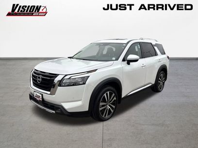 New 2025 Nissan Pathfinder Platinum w/ Cargo Package