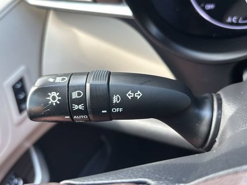 Used 2023 Toyota Sienna Platinum FWD image 17