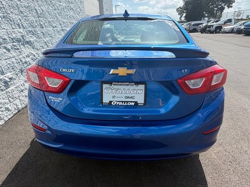 Used 2017 Chevrolet Cruze LT w/ Sun And Sound Package FWD image 4