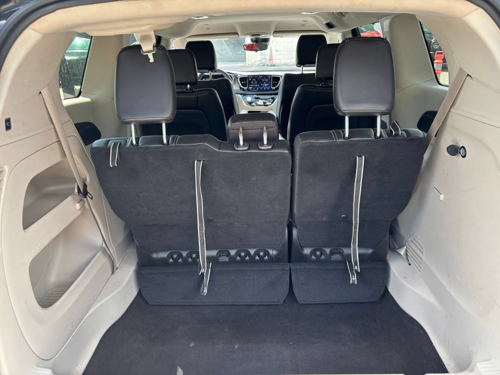 Used 2024 Chrysler Pacifica Touring-L FWD image 33