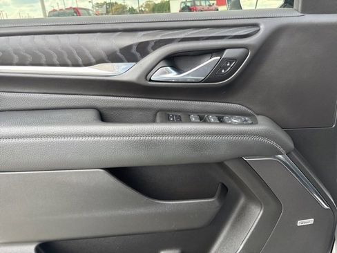 Used 2022 GMC Yukon XL Denali image 11