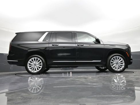Certified 2025 Cadillac Escalade ESV Luxury RWD image 25