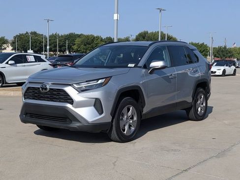 Used 2025 Toyota RAV4 XLE FWD image 10