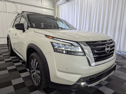 Used 2022 Nissan Pathfinder Platinum AWD/4WD image 5