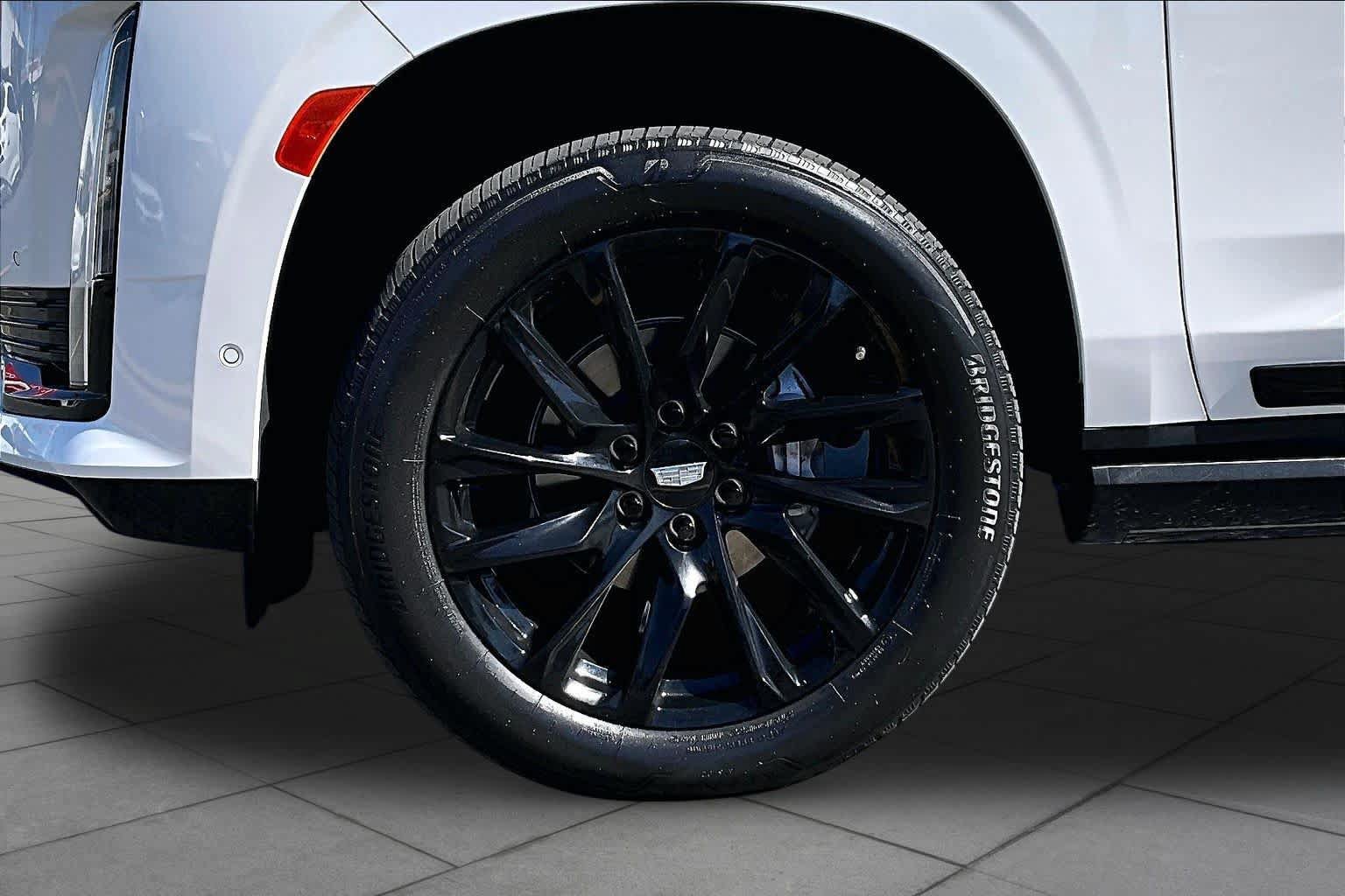 Used 2023 Cadillac Escalade ESV Sport Platinum w/ LPO, ONYX Package AWD/4WD image 10
