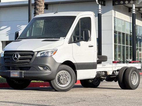 New 2024 Mercedes-Benz Sprinter 4500 image 2