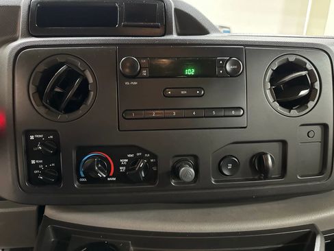 Used 2011 Ford E-150 and Econoline 150 Wagon RWD image 49