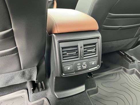 Used 2025 Subaru Forester Touring AWD/4WD image 32