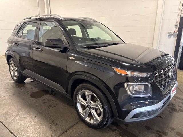 Used 2025 Hyundai Venue SEL FWD image 3