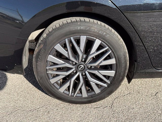 Used 2025 Nissan Altima 2.5 SV FWD image 10