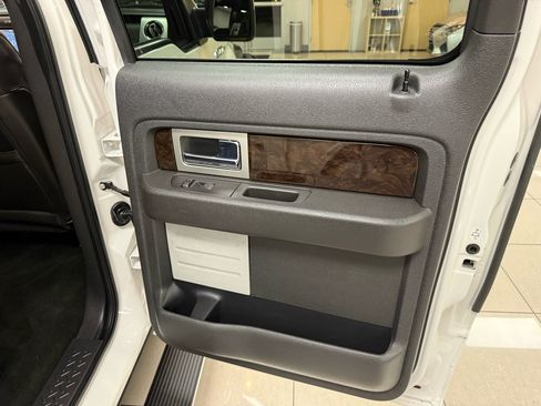 Used 2014 Ford F150 Platinum image 24