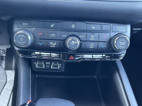 Used 2022 Dodge Durango GT image 30