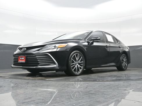 Used 2023 Toyota Camry XLE image 29