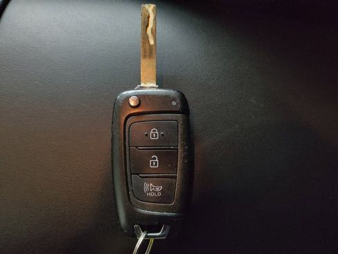 Used 2023 Hyundai Santa Fe SE image 32