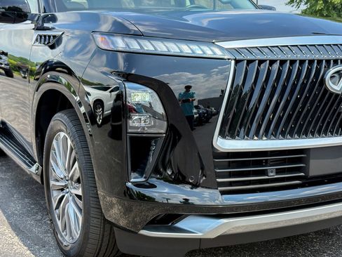 Used 2025 INFINITI QX80 Luxe AWD/4WD image 3