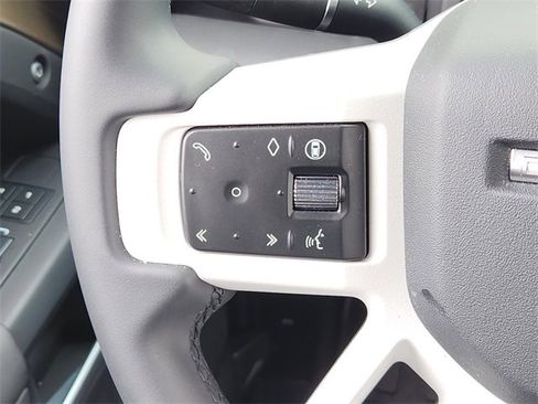 Used 2025 Land Rover Defender 110 X-Dynamic SE image 27