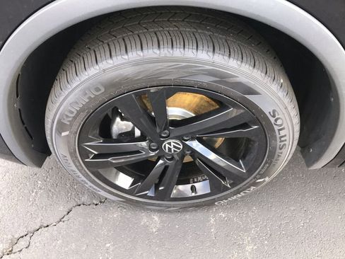 Used 2023 Volkswagen Tiguan SE R-Line image 10