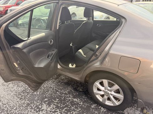 Used 2014 Nissan Versa SV w/ Convenience Package FWD image 9