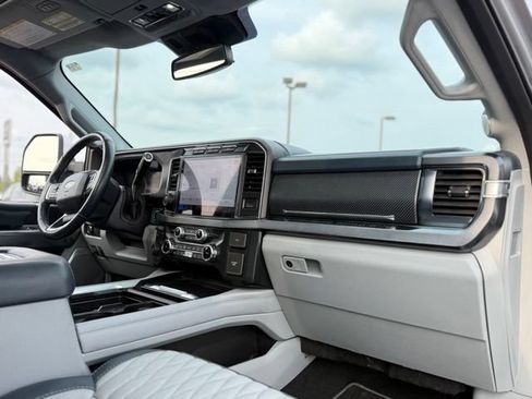 Used 2024 Ford F250 Limited AWD/4WD image 19