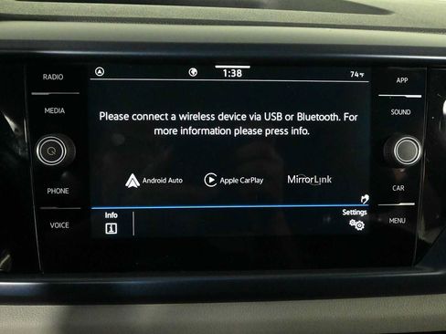 Certified 2022 Volkswagen Taos SE FWD image 24