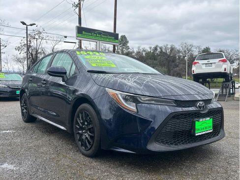 Used 2022 Toyota Corolla LE image 1