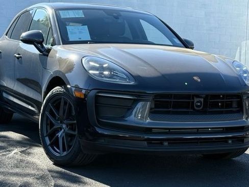Used 2025 Porsche Macan AWD/4WD image 7