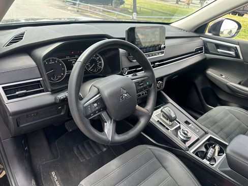 Used 2023 Mitsubishi Outlander SE AWD/4WD image 16
