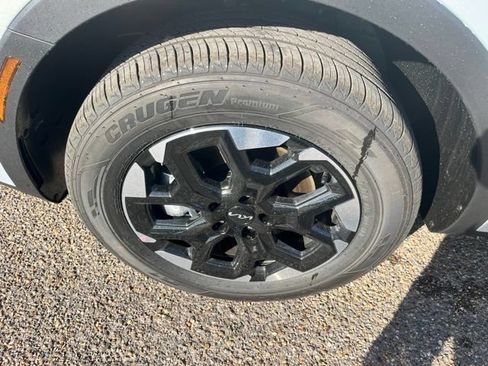 New 2026 Kia Sorento S AWD/4WD image 7