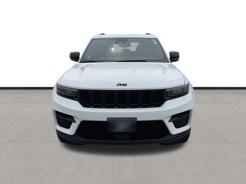 Used 2024 Jeep Grand Cherokee Altitude RWD image 2