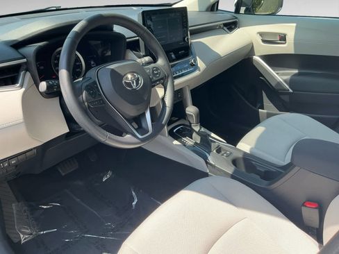 Used 2022 Toyota Corolla Cross LE image 11